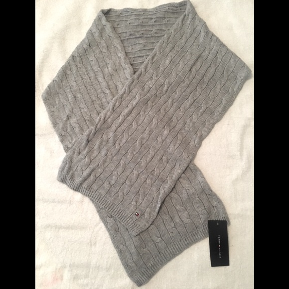 Tommy Hilfiger Scarf - Picture 1 of 3